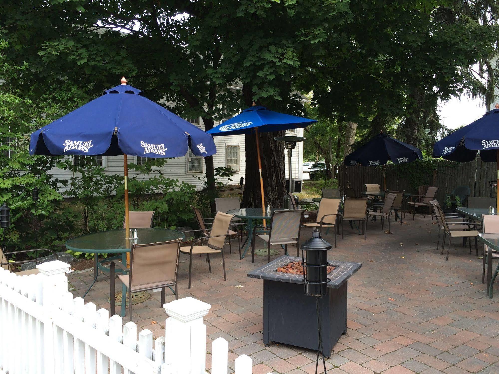 Hunters Grille And Tap At The Grafton Inn ภายนอก รูปภาพ
